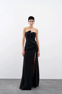 ASİMETRİK YAKA YIRTMAÇLI UZUN ABİYE ELBİSE