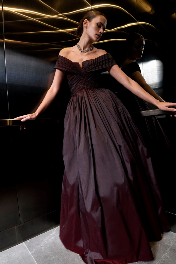 GÖGÜS DEKOLTELİ OMZU AÇIK ABİYE UZUN ELBİSE