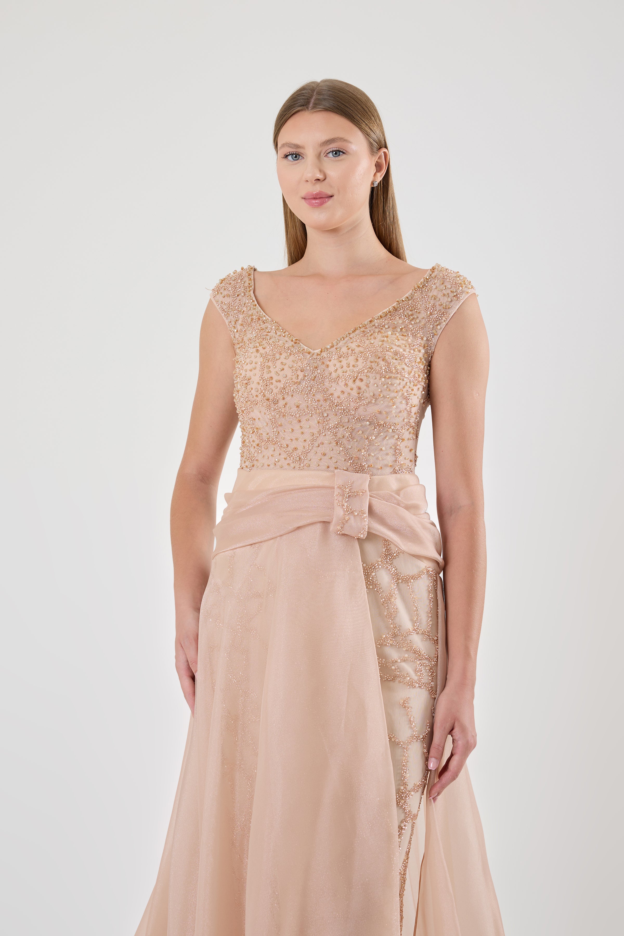 KADIN V YAKA TAŞ İŞLEME DETAYLI PELERİNLİ ABİYE ELBİSE