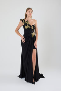 TAŞLI TEK KOL YIRTMAÇLI MİNİ ETEKLI YIRTMAÇLI ABİYE ELBİSE