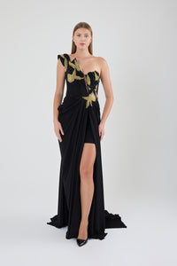 TAŞLI TEK KOL YIRTMAÇLI MİNİ ETEKLI YIRTMAÇLI ABİYE ELBİSE