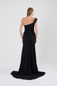 TAŞLI TEK KOL YIRTMAÇLI MİNİ ETEKLI YIRTMAÇLI ABİYE ELBİSE