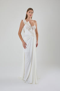 TAŞLI TEK KOL YIRTMAÇLI MİNİ ETEKLI YIRTMAÇLI ABİYE ELBİSE