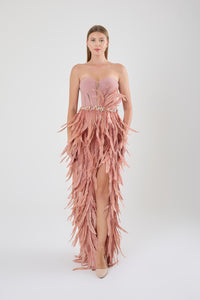 KADIN ABİYE STRAPLEZ TÜYLÜ YIRTMAÇLI ELBİSE