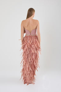 KADIN ABİYE STRAPLEZ TÜYLÜ YIRTMAÇLI ELBİSE