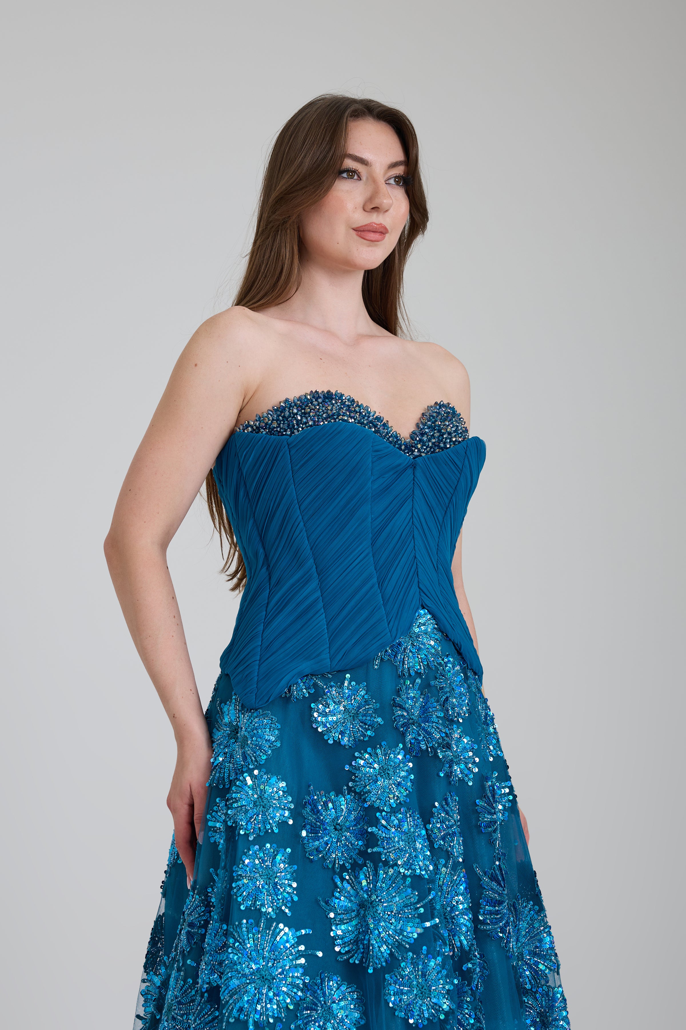 STRAPLEZ TAŞ DETAYLI ÇİÇEK DESENLİ KLOŞ ABİYE ELBİSE