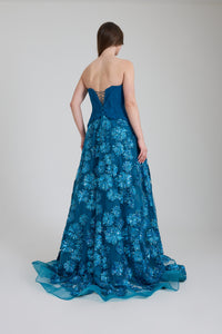 STRAPLEZ TAŞ DETAYLI ÇİÇEK DESENLİ KLOŞ ABİYE ELBİSE