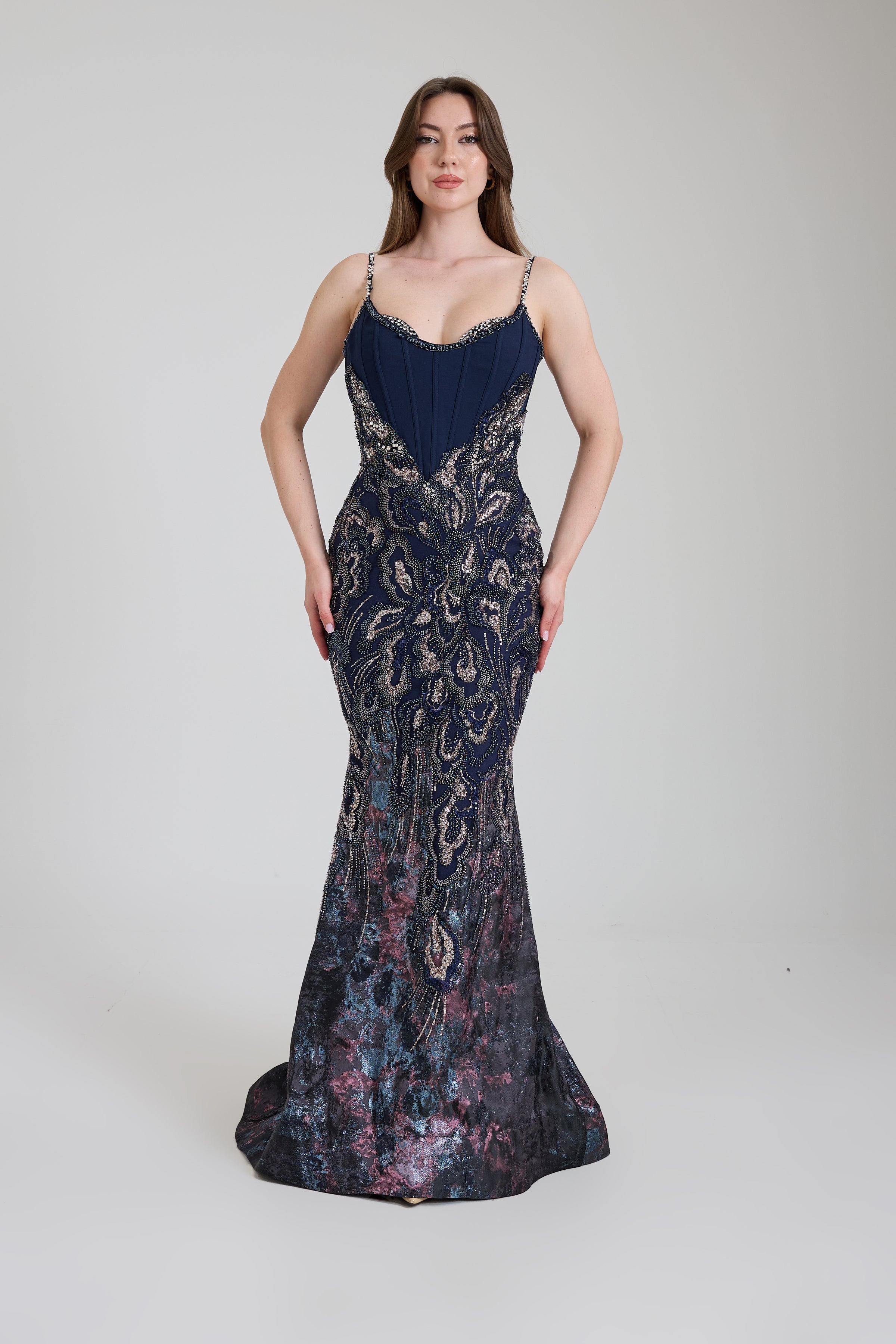 İNCE ASKILI İŞLEME DETAYLI UZUN ABİYE ELBİSE