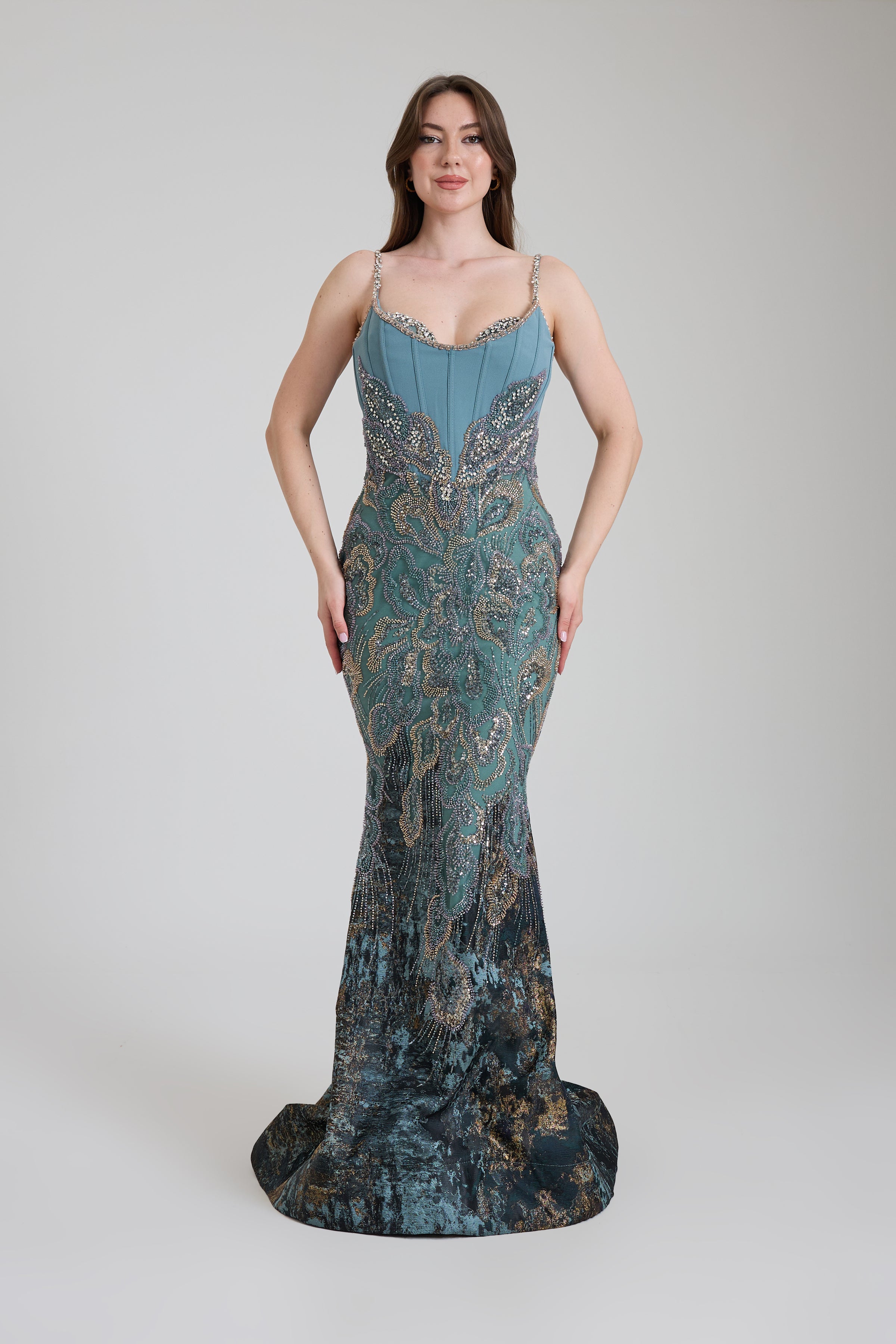 İNCE ASKILI İŞLEME DETAYLI UZUN ABİYE ELBİSE