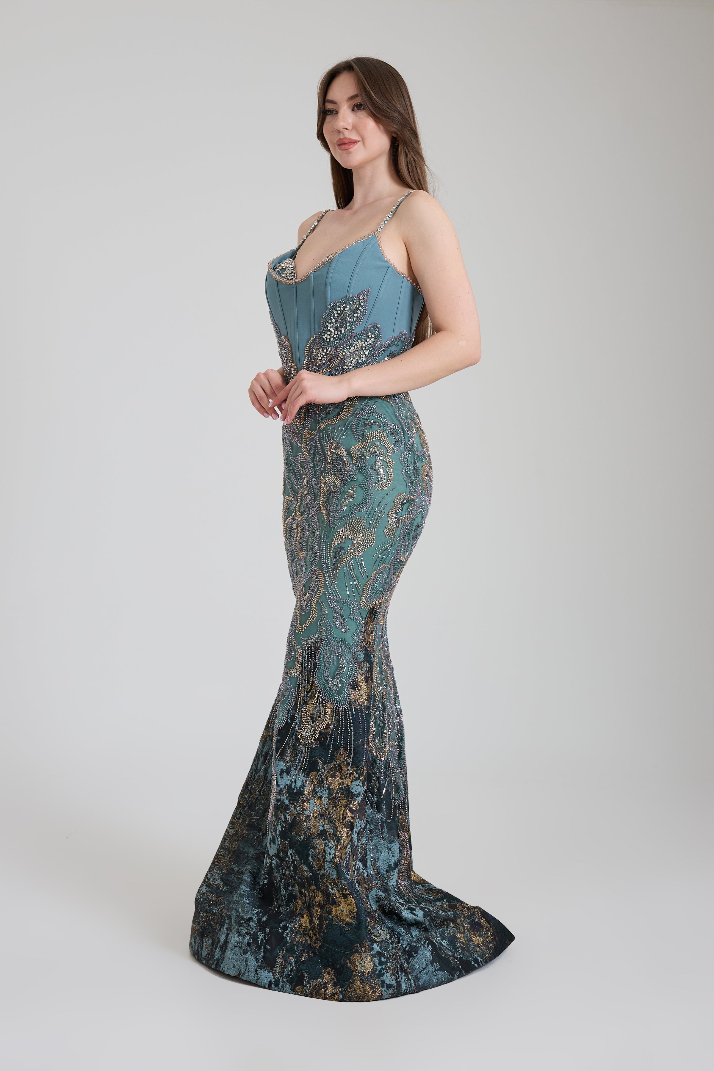 İNCE ASKILI İŞLEME DETAYLI UZUN ABİYE ELBİSE