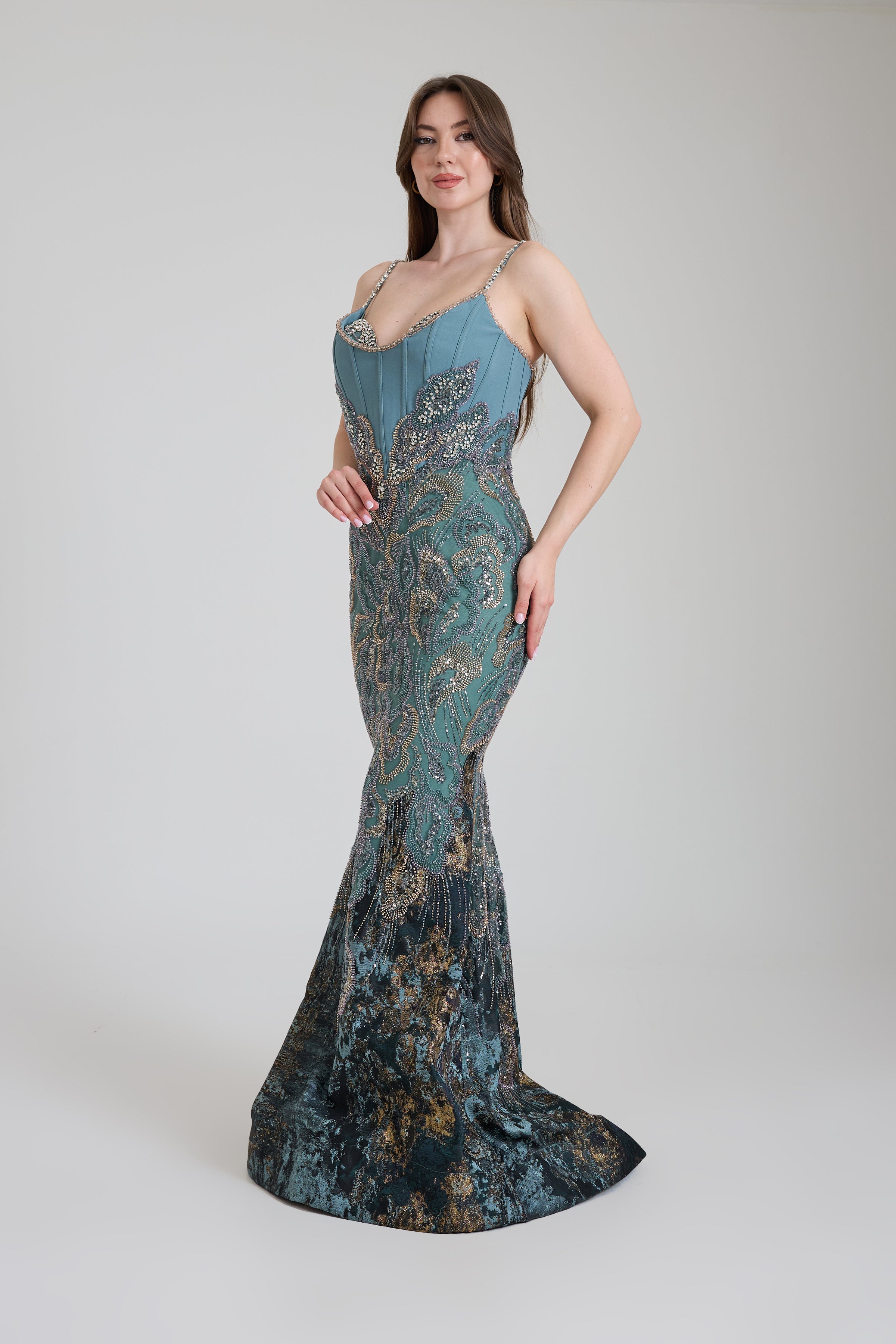 İNCE ASKILI İŞLEME DETAYLI UZUN ABİYE ELBİSE