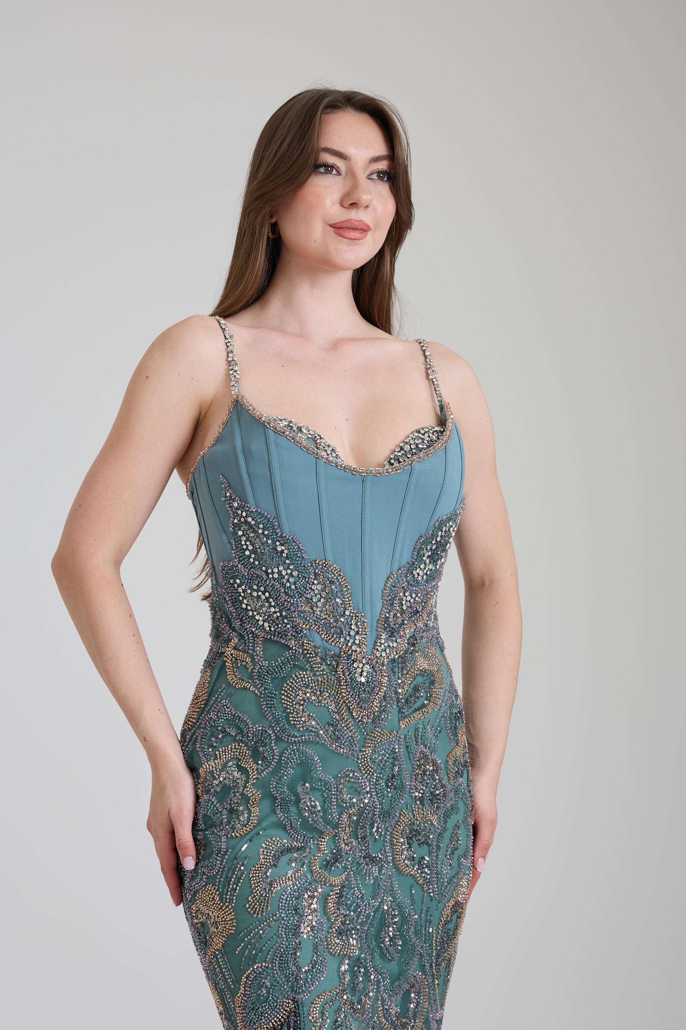 İNCE ASKILI İŞLEME DETAYLI UZUN ABİYE ELBİSE