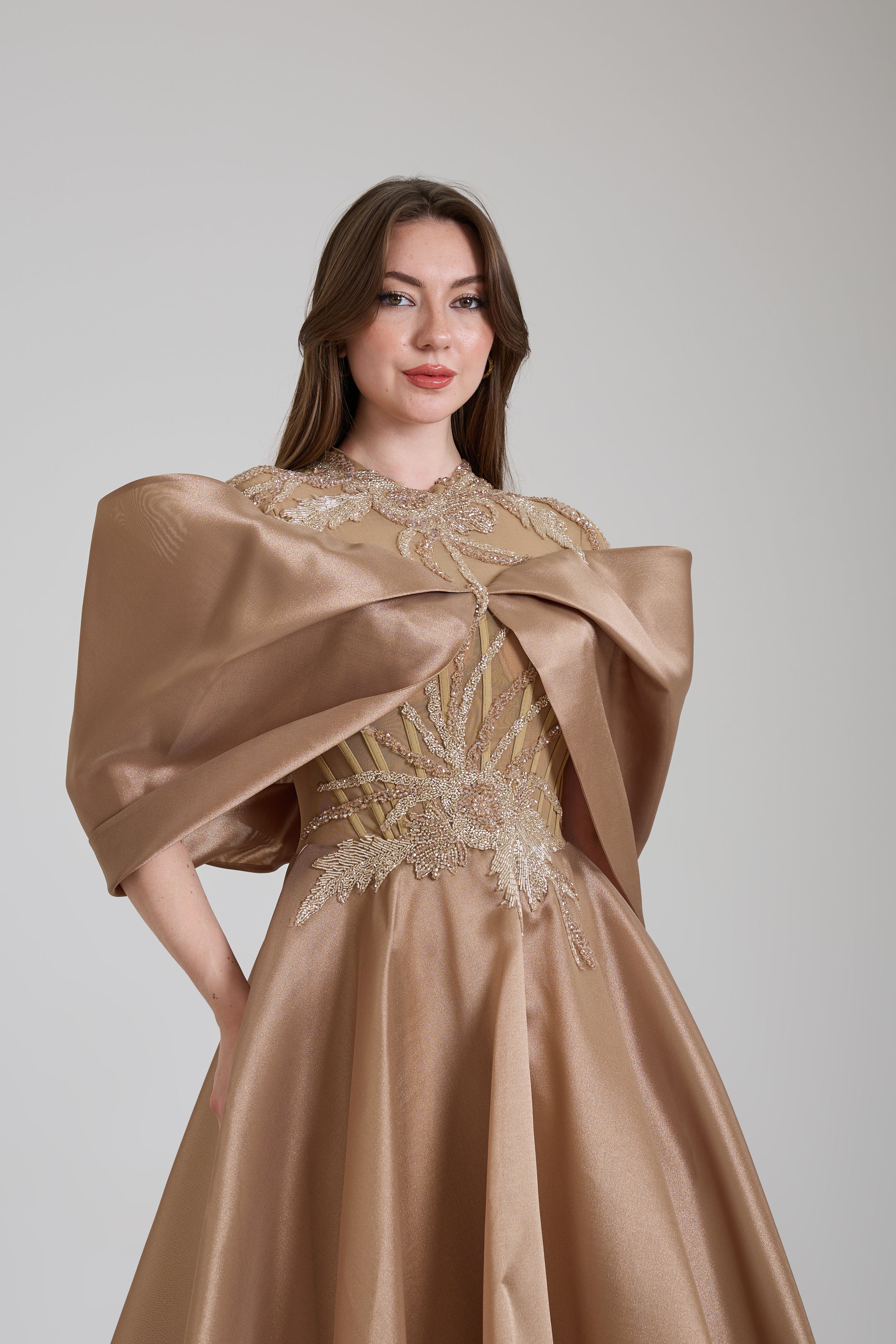 OMUZ DETAYLI TAŞ AKSESUARLI UZUN ABİYE ELBİSE