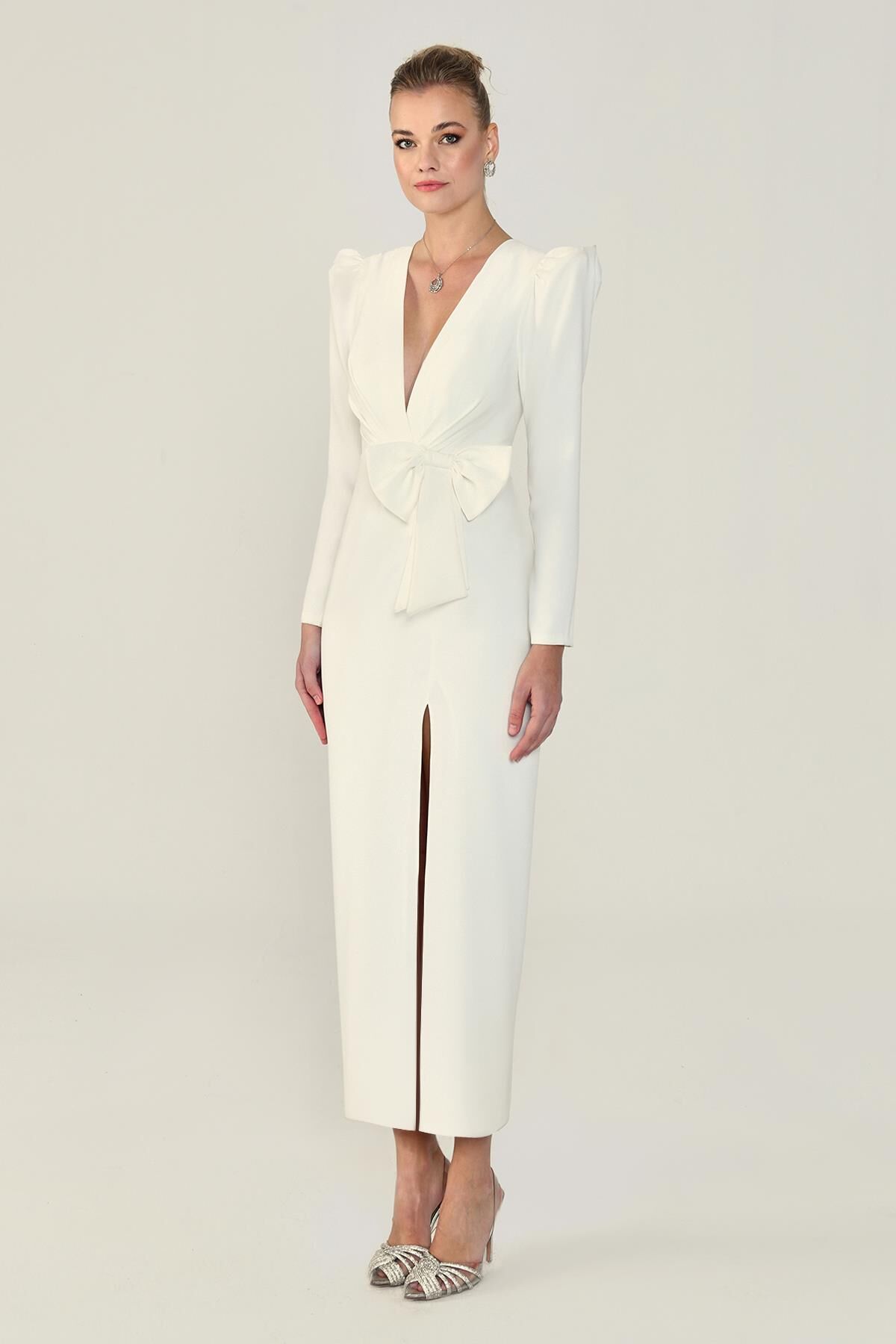 V YAKA FİYONK DETAYLI UZUN KOLLU MİDİ BOY YIRTMAÇLI  ABİYE