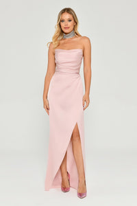 STRAPLEZ SATEN DEGAJE YAKA UZUN YIRTMAÇLI UZUN ABİYE