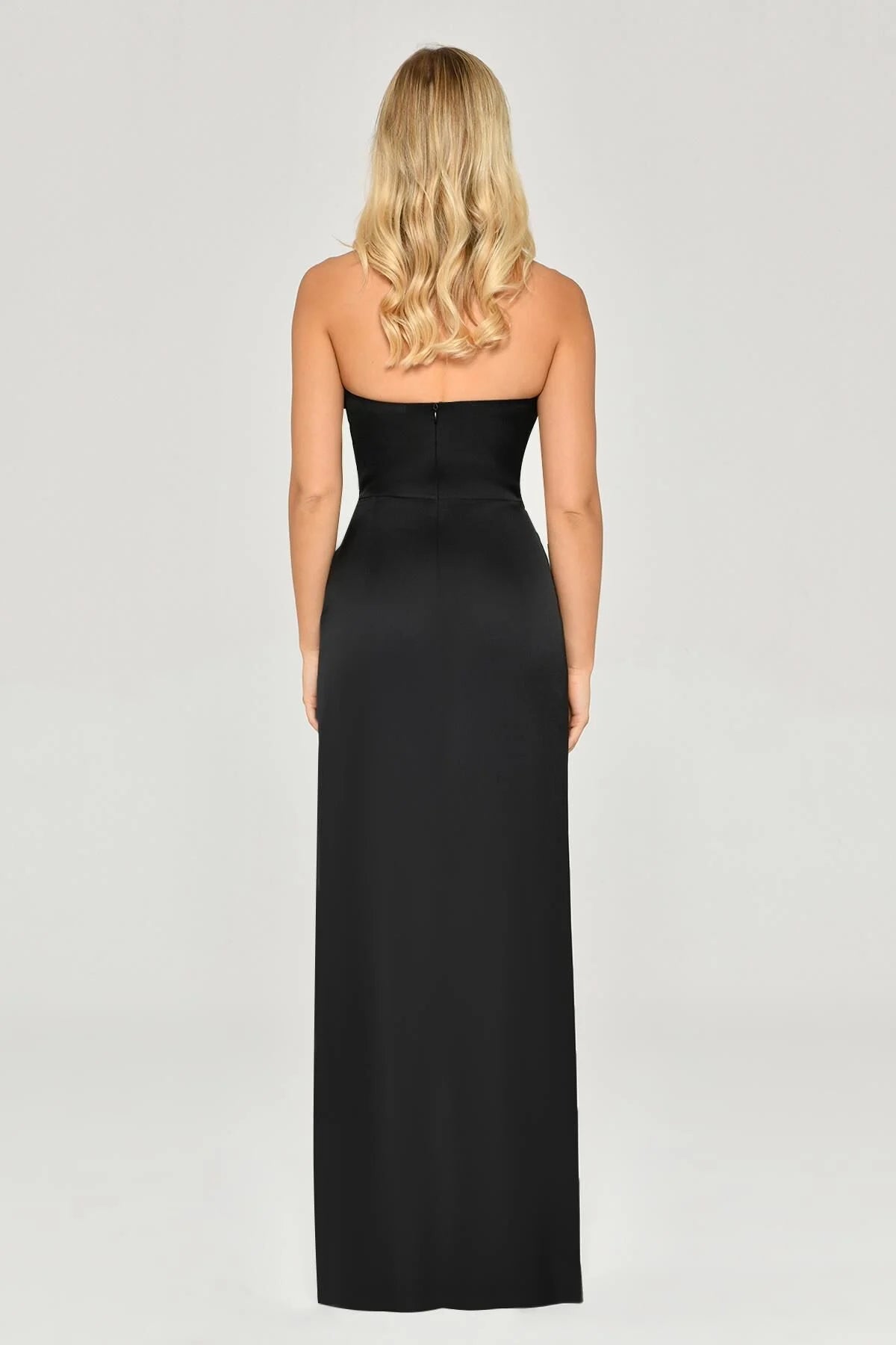 STRAPLEZ SATEN DEGAJE YAKA UZUN YIRTMAÇLI UZUN ABİYE