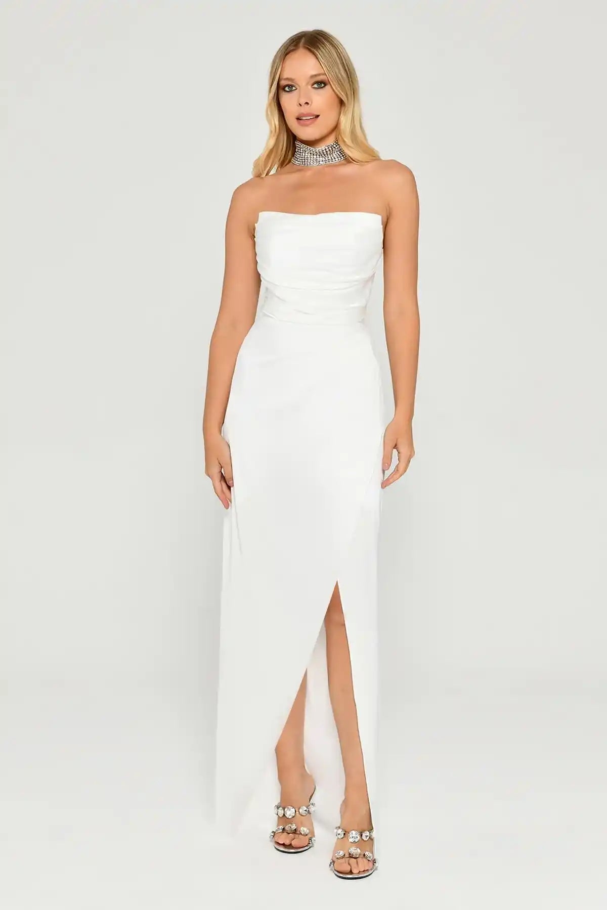 STRAPLEZ SATEN DEGAJE YAKA UZUN YIRTMAÇLI UZUN ABİYE