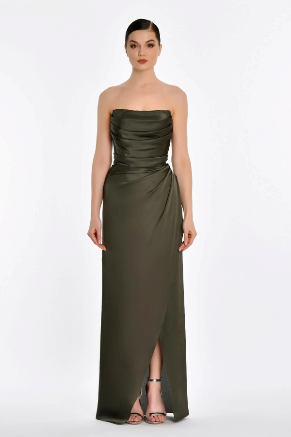 STRAPLEZ SATEN DEGAJE YAKA UZUN YIRTMAÇLI UZUN ABİYE