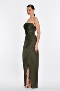 STRAPLEZ SATEN DEGAJE YAKA UZUN YIRTMAÇLI UZUN ABİYE