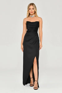 STRAPLEZ SATEN DEGAJE YAKA UZUN YIRTMAÇLI UZUN ABİYE