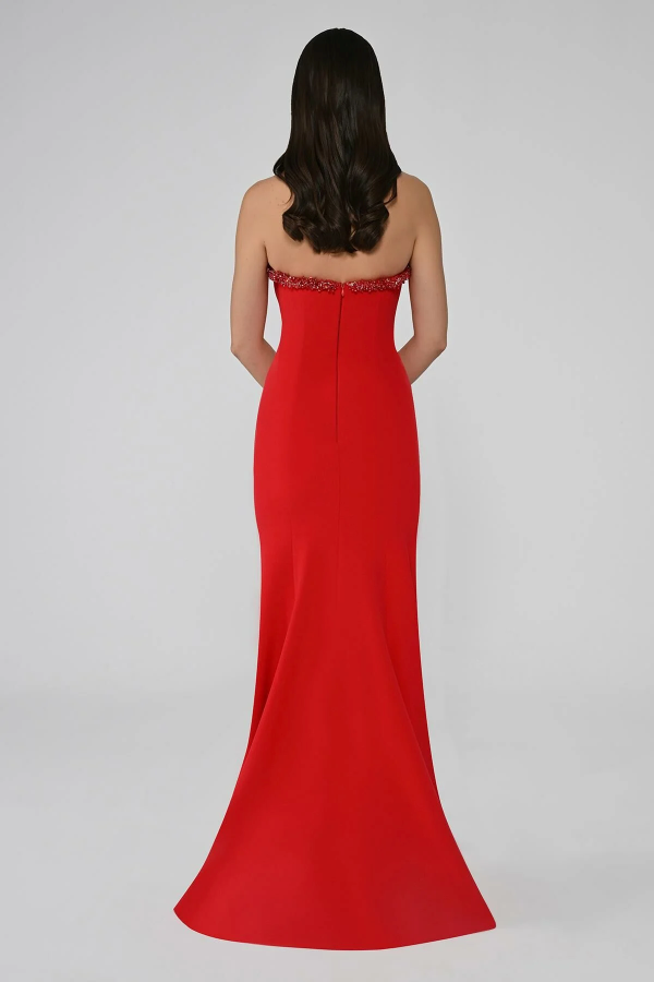 STRAPLEZ ASİMETRİK YAKA TAŞ DETAYLI YIRTMAÇLI UZUN ABİYE