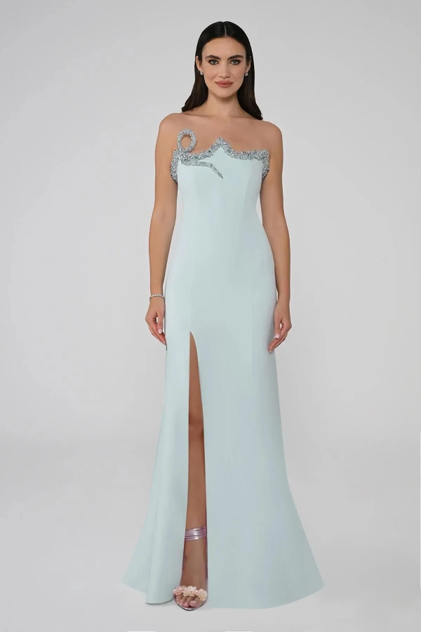 STRAPLEZ ASİMETRİK YAKA TAŞ DETAYLI YIRTMAÇLI UZUN ABİYE