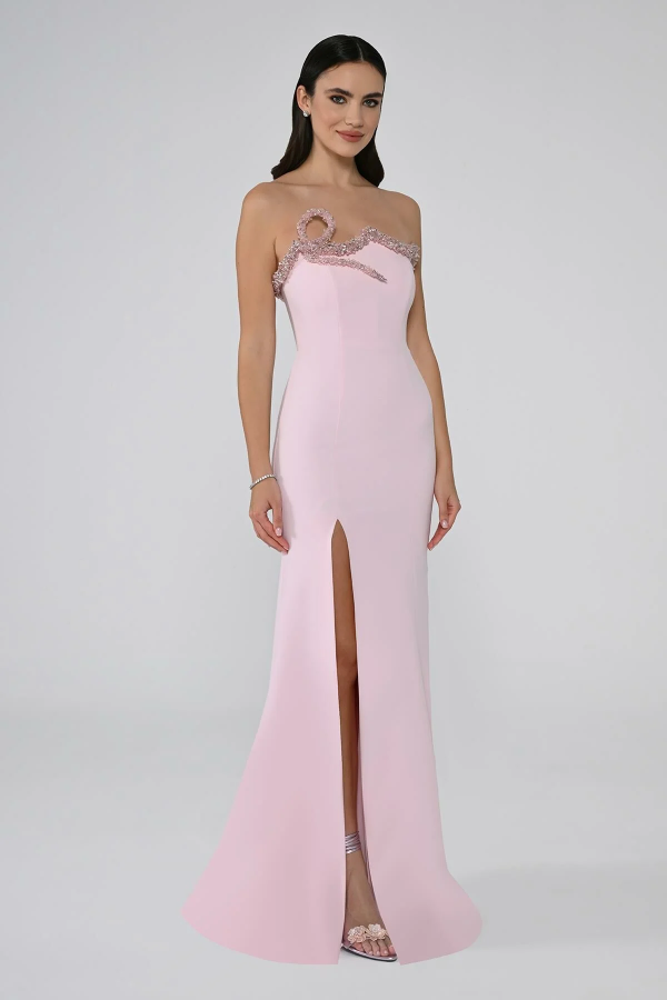 STRAPLEZ ASİMETRİK YAKA TAŞ DETAYLI YIRTMAÇLI UZUN ABİYE