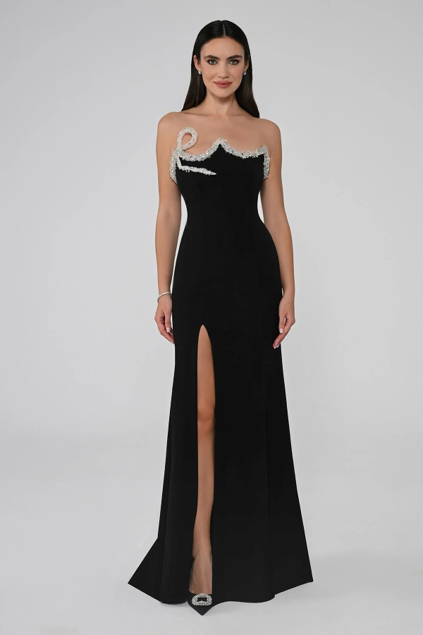 STRAPLEZ ASİMETRİK YAKA TAŞ DETAYLI YIRTMAÇLI UZUN ABİYE