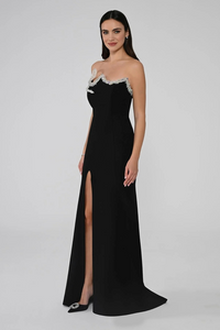 STRAPLEZ ASİMETRİK YAKA TAŞ DETAYLI YIRTMAÇLI UZUN ABİYE