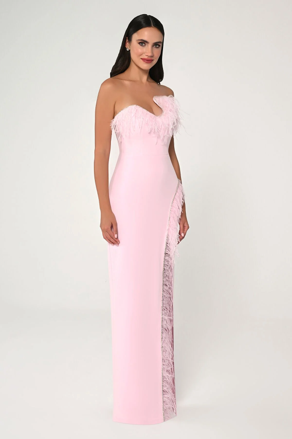 STAPLEZ GÖĞÜS ASİMETRİK KESİM TÜYLÜ TAŞLI KREP UZUN ELBİSE