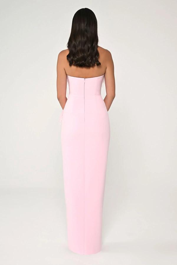 STAPLEZ GÖĞÜS ASİMETRİK KESİM TÜYLÜ TAŞLI KREP UZUN ELBİSE