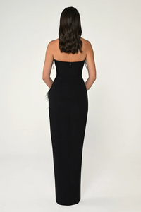 STAPLEZ GÖĞÜS ASİMETRİK KESİM TÜYLÜ TAŞLI KREP UZUN ELBİSE