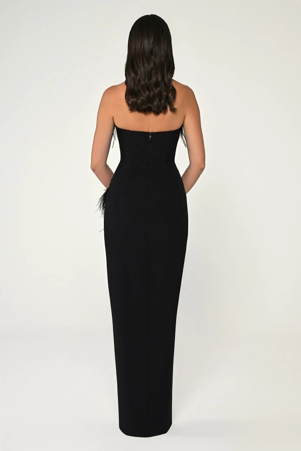 STAPLEZ GÖĞÜS ASİMETRİK KESİM TÜYLÜ TAŞLI KREP UZUN ELBİSE