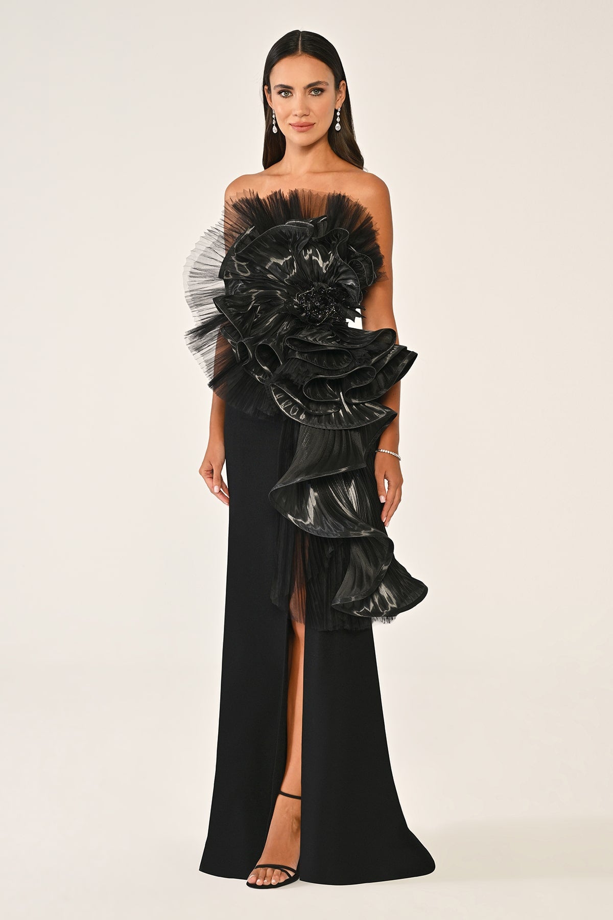 STRAPLEZ YIRTMAÇLI ORGANZE PLİSELİ TÜL DETAYLI ABİYE ELBİSE