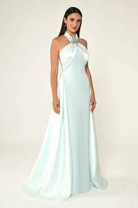 BOYUNDAN GEÇMELİ ÇİÇEK AKSESUARLI KUŞAKLI UZUN ABİYE ELBİSE