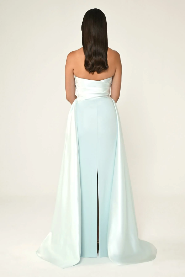 BOYUNDAN GEÇMELİ ÇİÇEK AKSESUARLI KUŞAKLI UZUN ABİYE ELBİSE