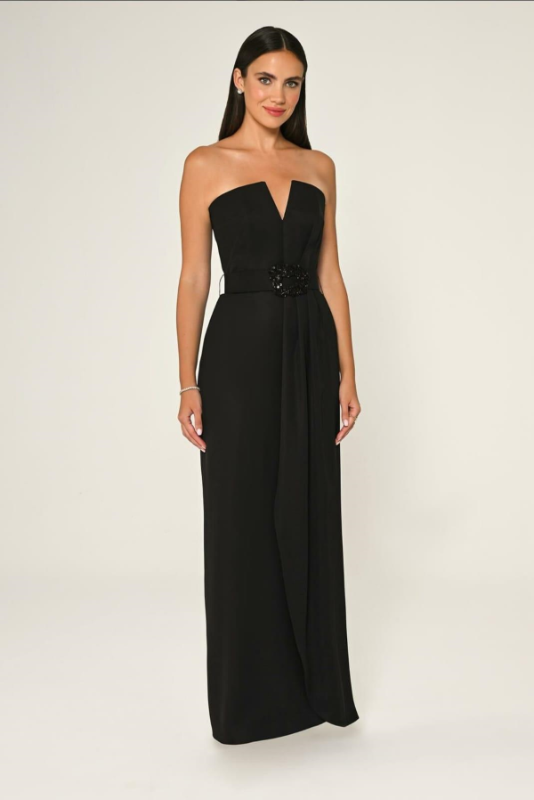 BOYUNDAN GEÇMELİ ÇİÇEK AKSESUARLI KUŞAKLI UZUN ABİYE ELBİSE