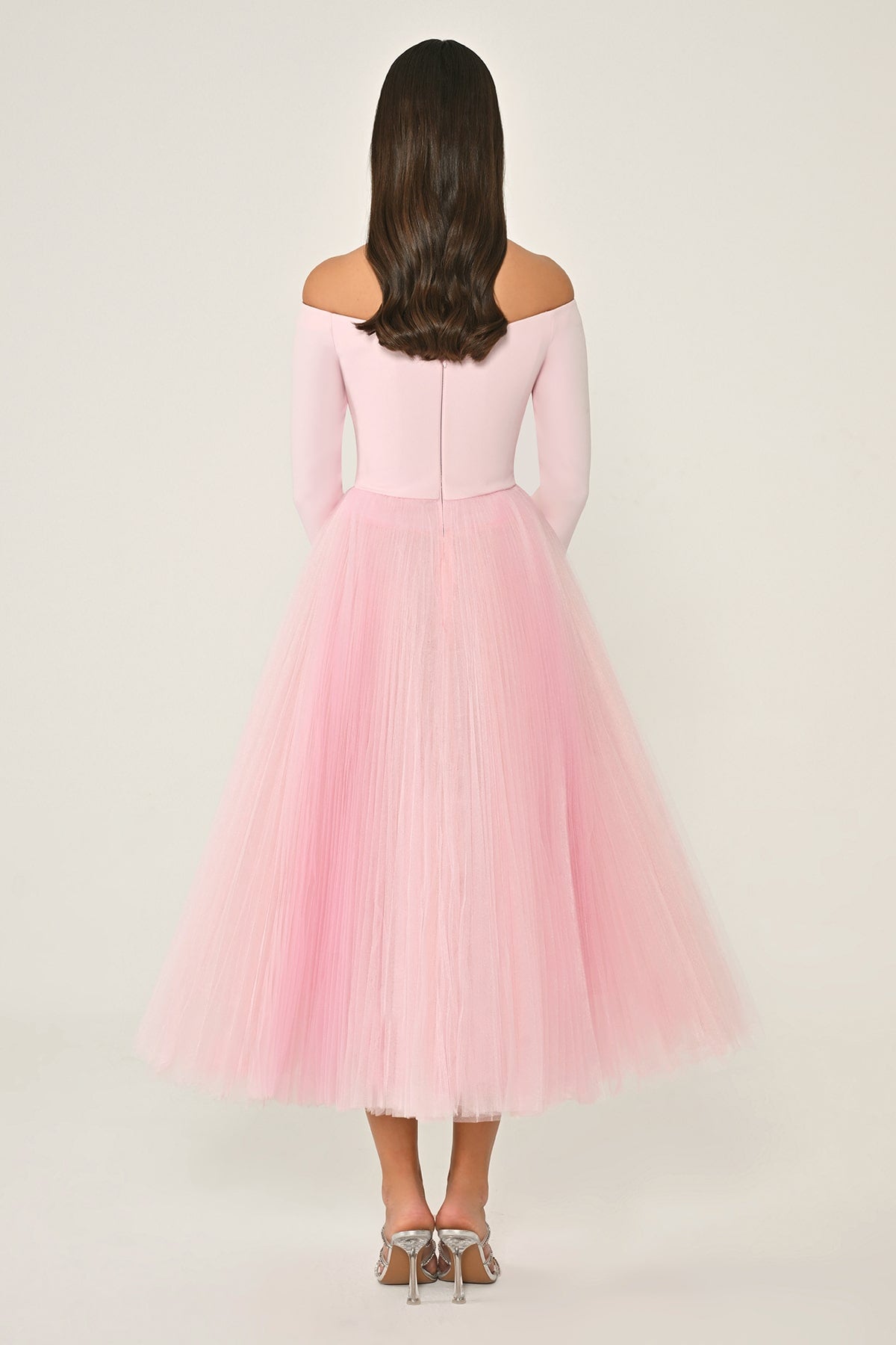 DEKOLTELİ OMZU AÇIK UZUN KOLLU ETEGİ PLİSELİ TÜL MİDİ ABİYE ELBİSE