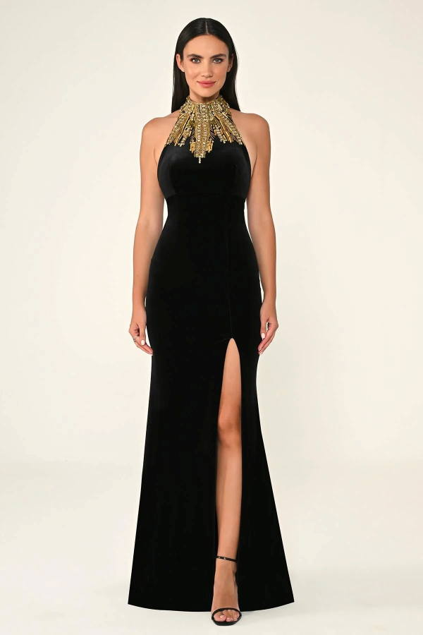 HALTER YAKA TAŞ DETAYLI YIRTMAÇLI SIRT DEKOLTELİ UZUN ABİYE ELBİSE