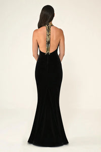 HALTER YAKA TAŞ DETAYLI YIRTMAÇLI SIRT DEKOLTELİ UZUN ABİYE ELBİSE