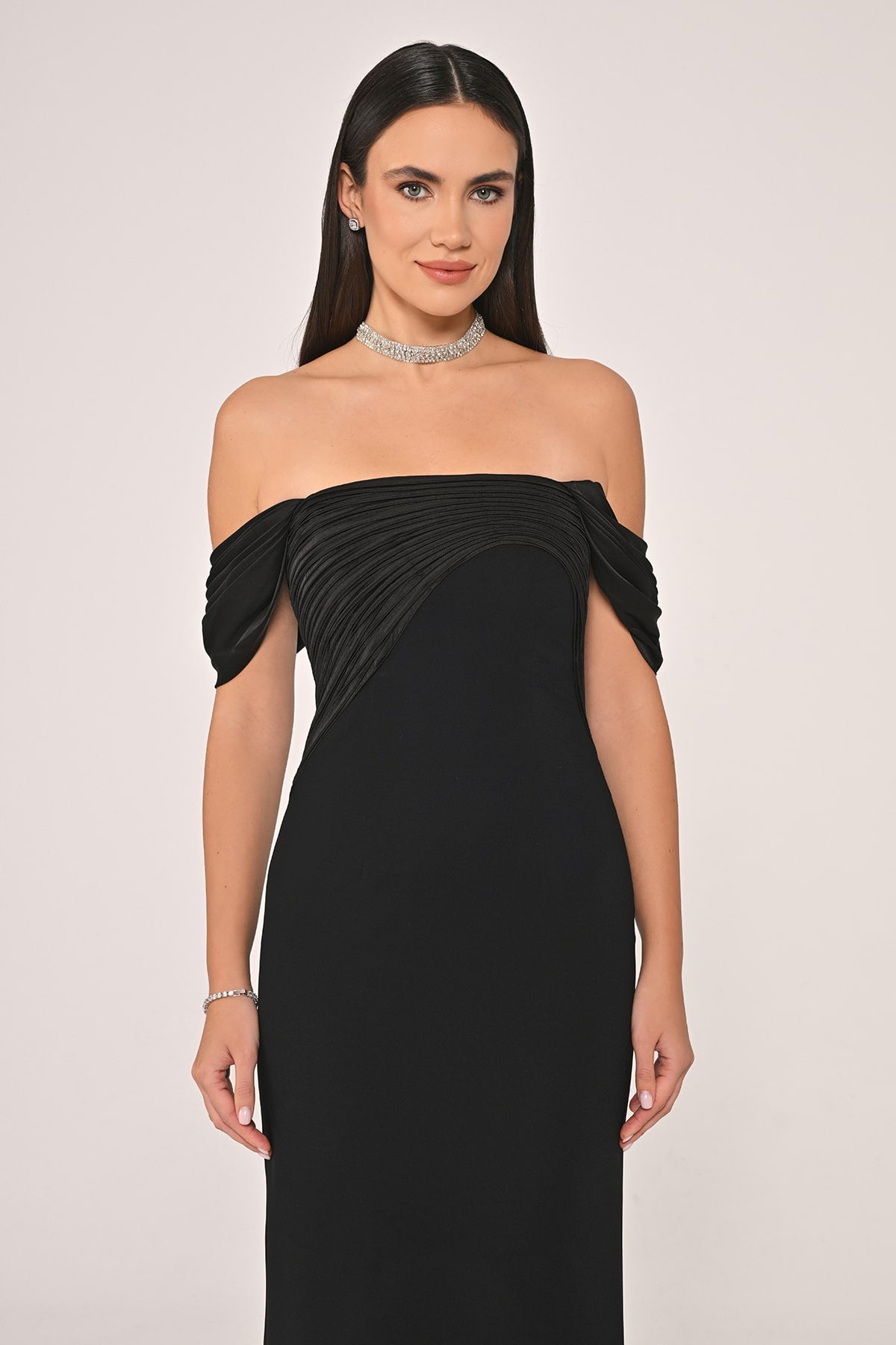 DÜŞÜK OMUZ SATEN YAKA KREP UZUN ABİYE ELBİSE