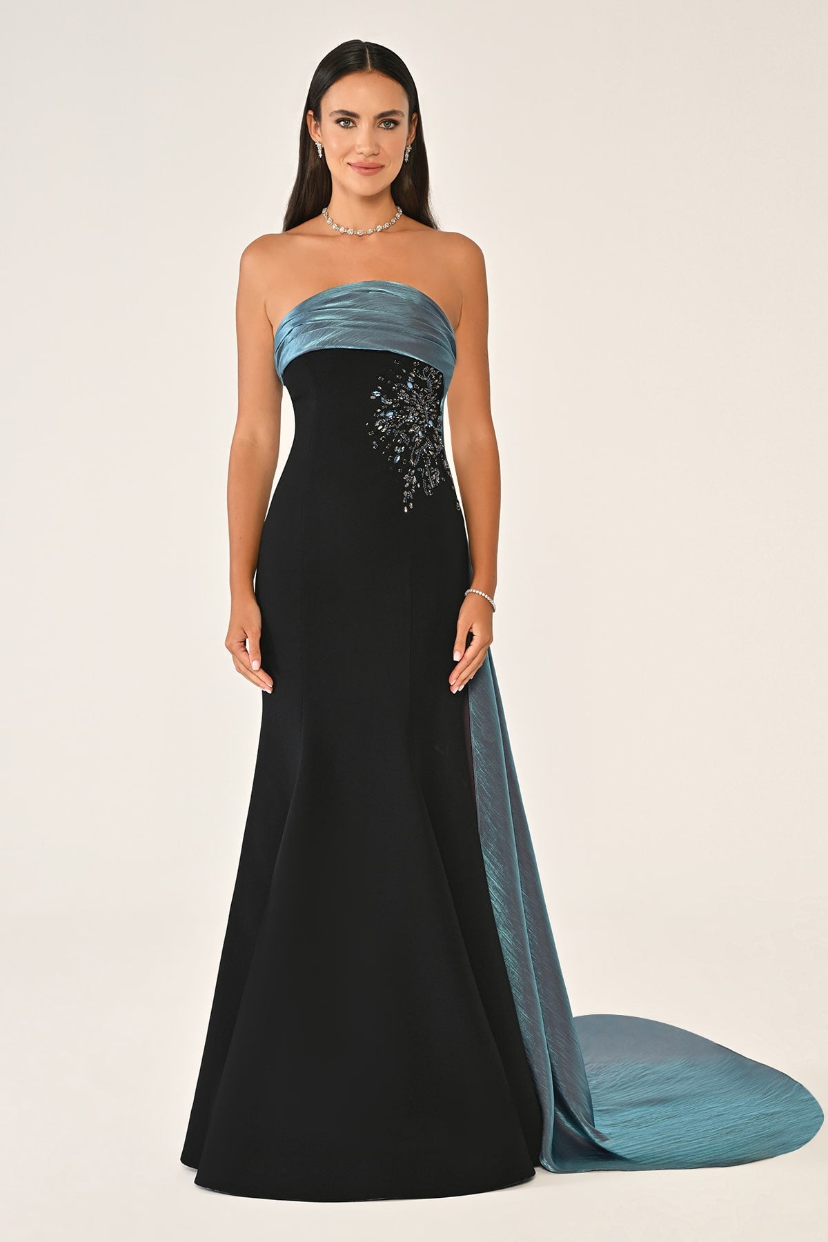 STRAPLEZ ÜSTÜ İŞLETMELİ KUYRUKLU KREP UZUN ABİYE ELBİSE