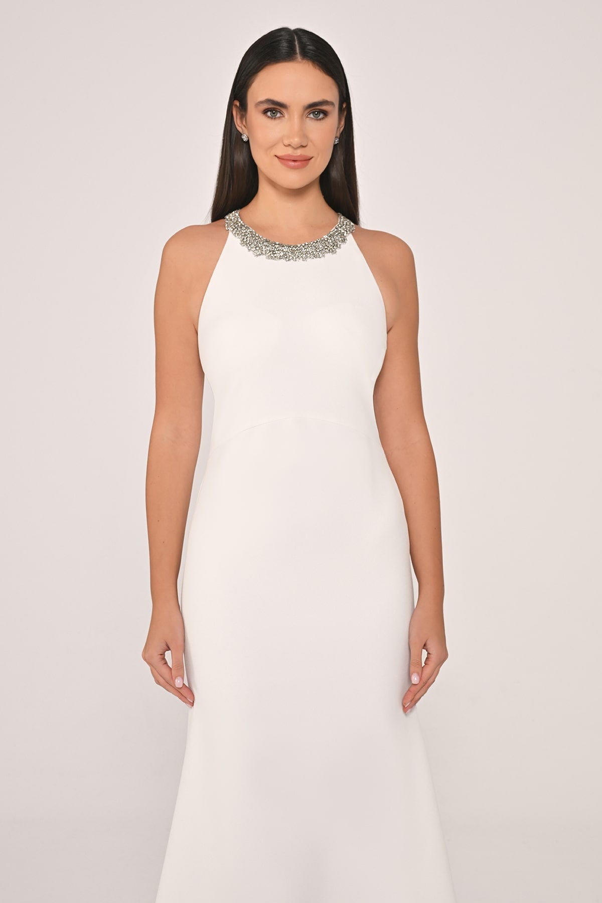 REGLAN YAKA SIRT TRANSPARAN TAŞ İŞLEMELİ BEYAZ KREP KUYRUKLU UZUN ABİYE ELBİSE