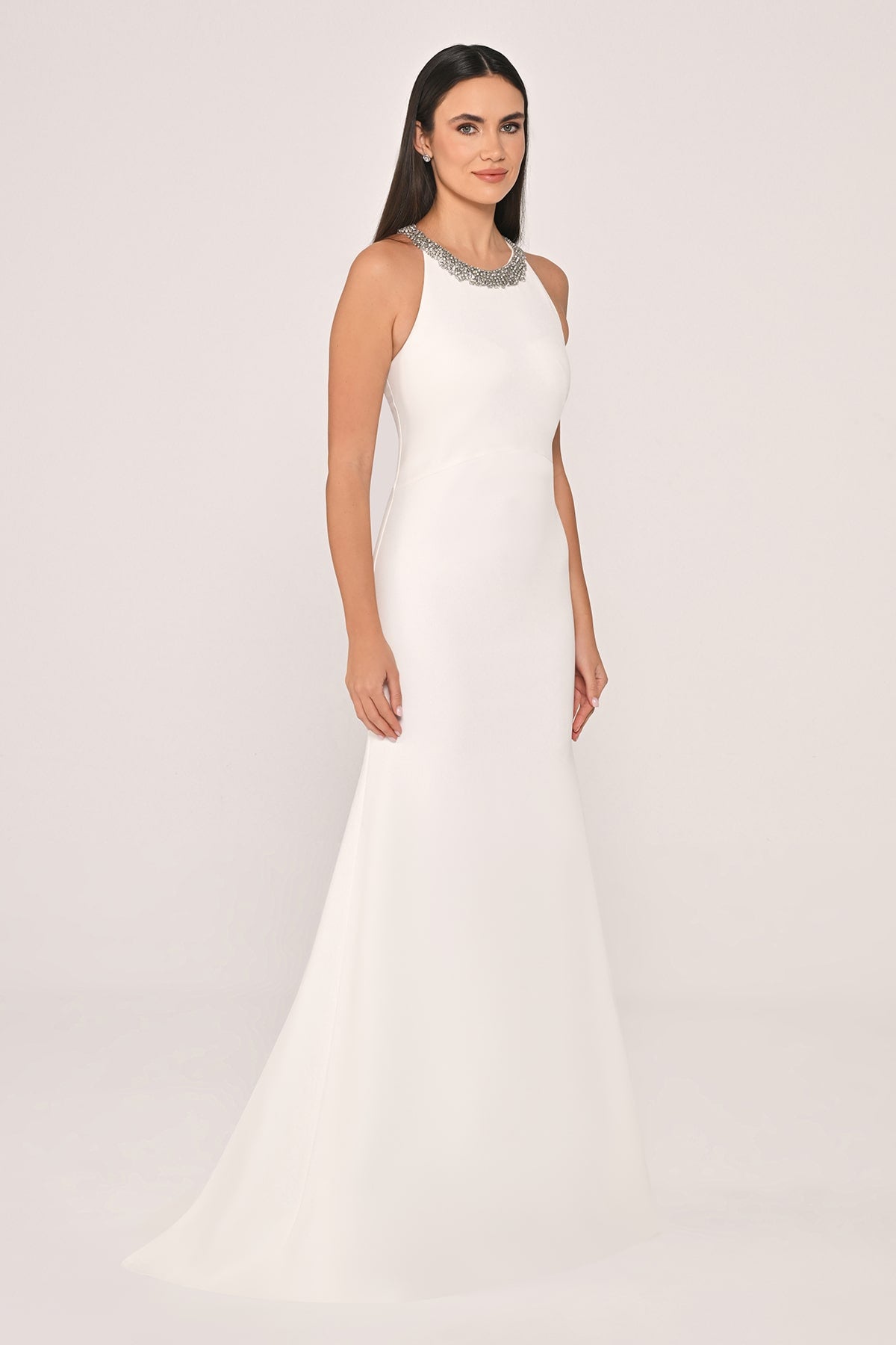 REGLAN YAKA SIRT TRANSPARAN TAŞ İŞLEMELİ BEYAZ KREP KUYRUKLU UZUN ABİYE ELBİSE