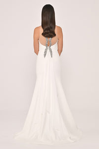 REGLAN YAKA SIRT TRANSPARAN TAŞ İŞLEMELİ BEYAZ KREP KUYRUKLU UZUN ABİYE ELBİSE