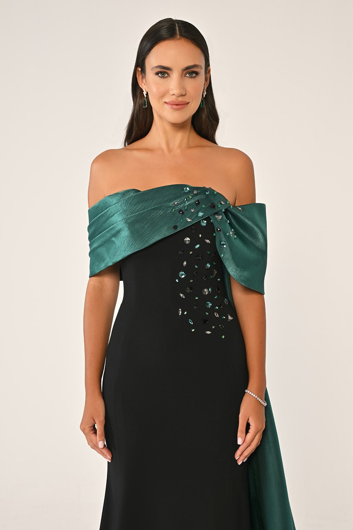 ORGANZE DETAYLI TAŞ İŞLEMELİ KUŞAKLI BALIK UZUN ABİYE ELBİSE