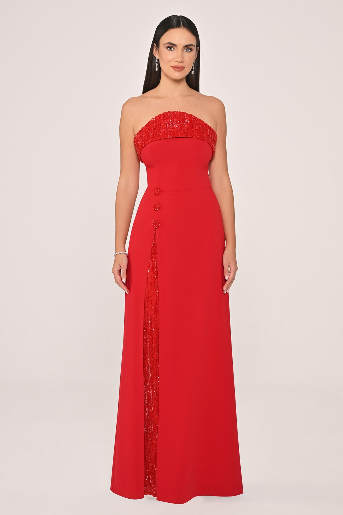 STRAPLEZ BONCUK İŞLEMELİ YIRTMAÇLI UZUN ABİYE ELBİSE