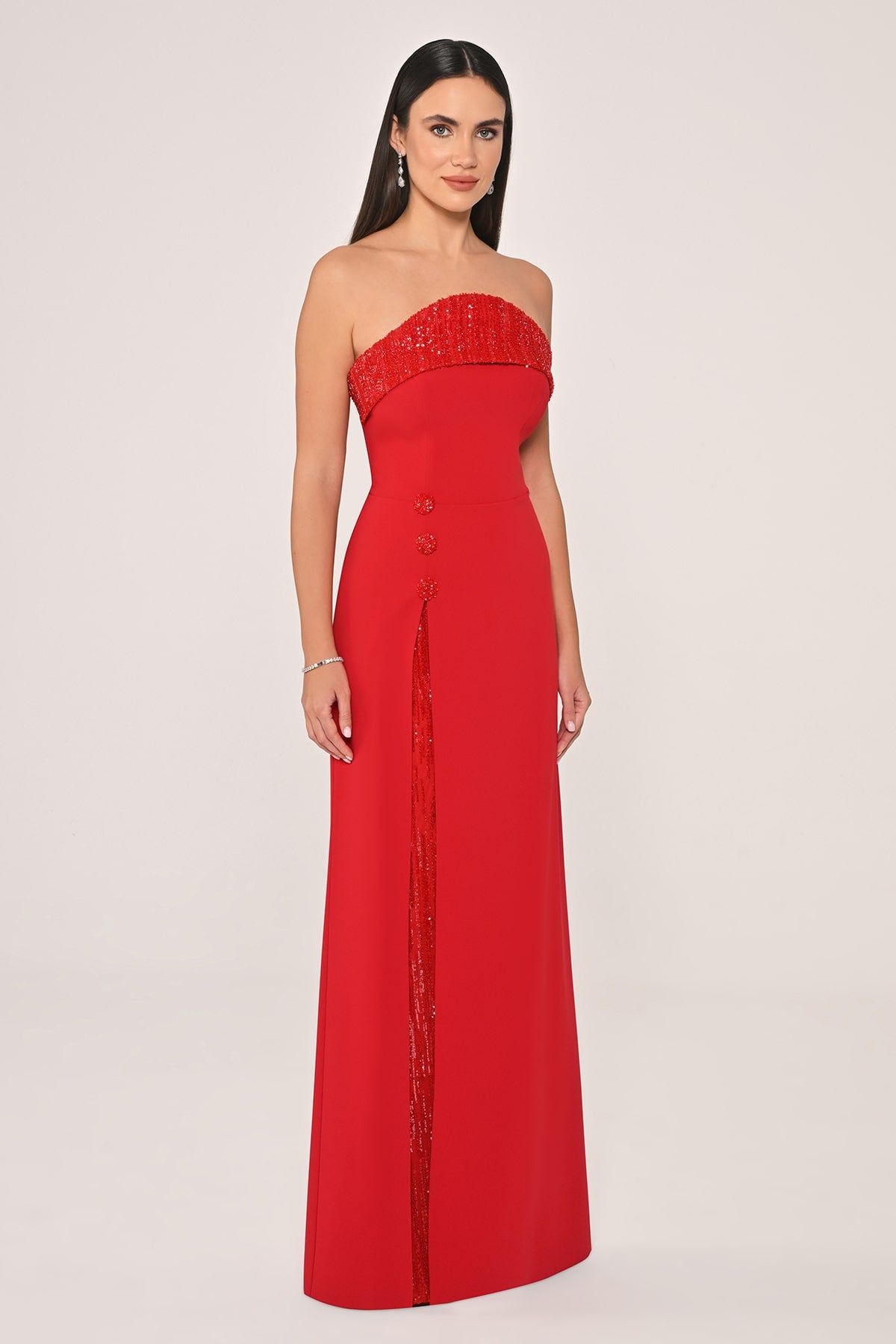 STRAPLEZ BONCUK İŞLEMELİ YIRTMAÇLI UZUN ABİYE ELBİSE