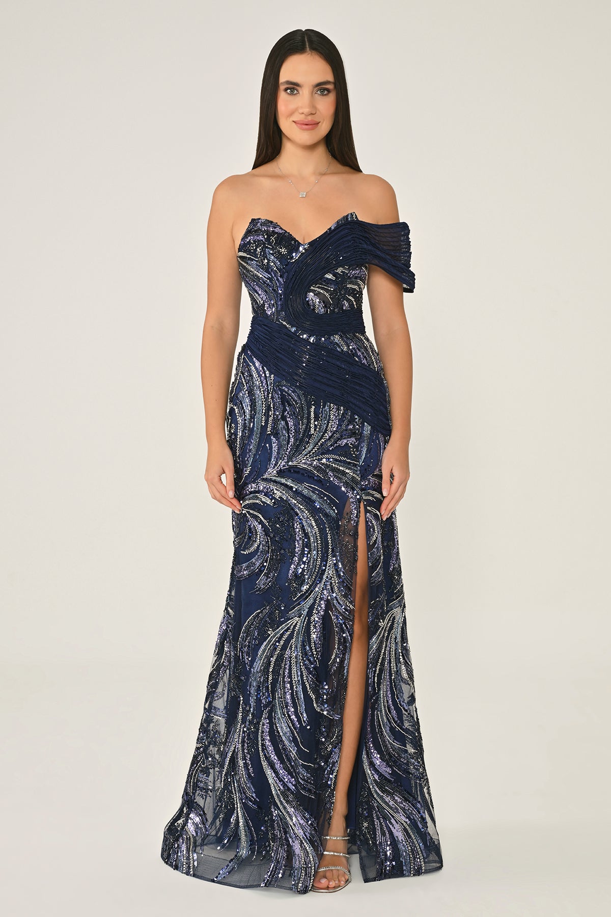 DÜŞÜK OMUZ PAYETLİ  YIRTMAÇLI UZUN ABİYE ELBİSE