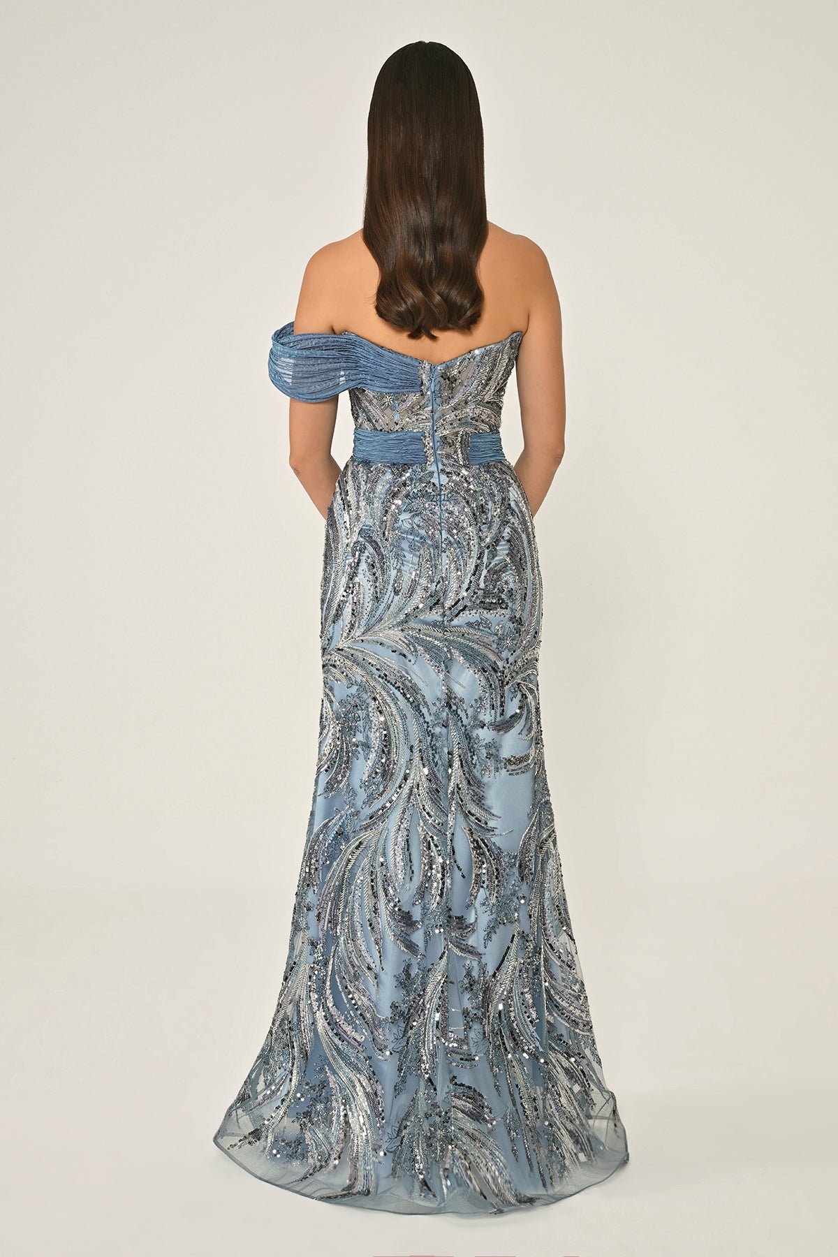 DÜŞÜK OMUZ PAYETLİ  YIRTMAÇLI UZUN ABİYE ELBİSE